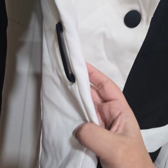 Steve Madden Colorblock Black White Blazer Coat XS NWT Missing Belt - Picture 6 of 9